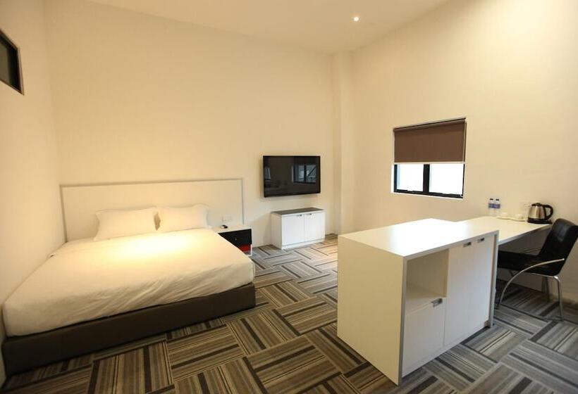 חדר משפחתי, Beverly