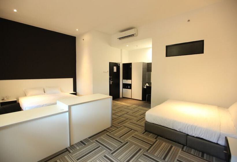 חדר משפחתי, Beverly