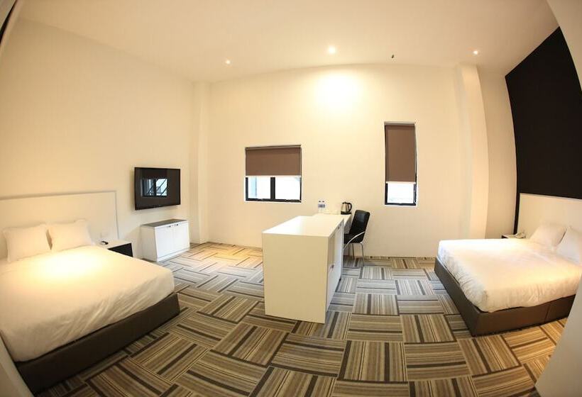 חדר משפחתי, Beverly