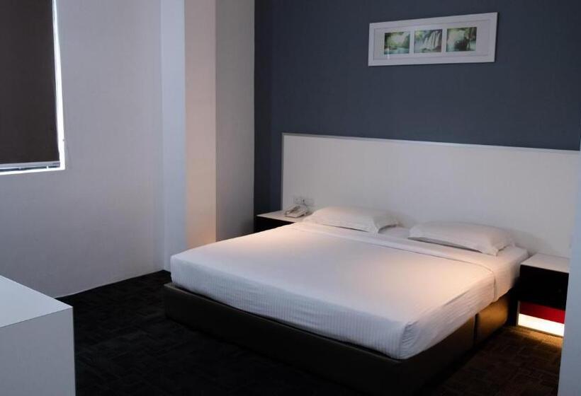 חדר משפחתי, Beverly