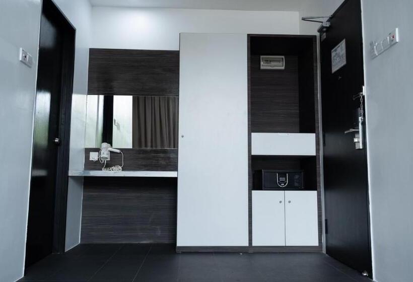 חדר דחוקס עם מיטת קינג, Beverly