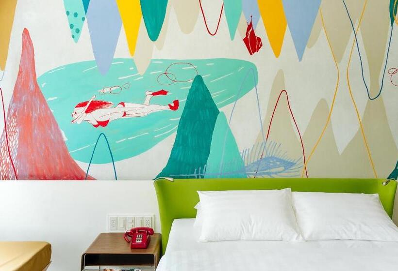 اتاق لوکس با تخت بزرگ, Canvas Boutique