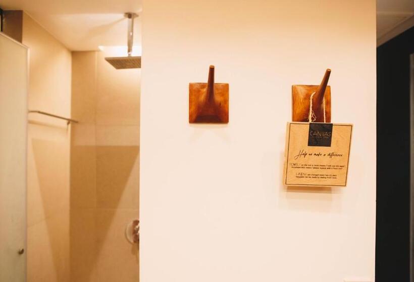 اتاق لوکس با تخت بزرگ, Canvas Boutique