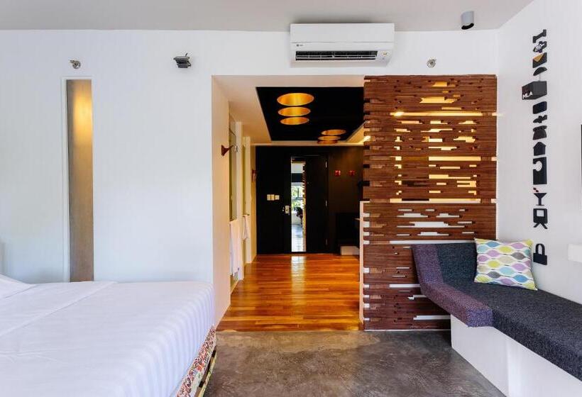 اتاق لوکس با تخت بزرگ, Canvas Boutique