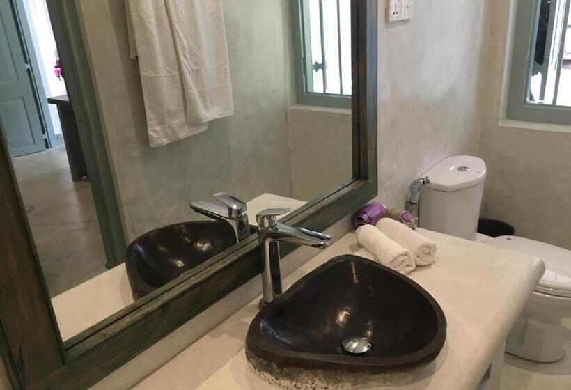 חדר משפחתי דלוקס, Khalid S Guest House