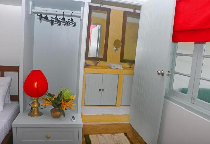 חדר סטנדרט לשלושה עם מרפסת, Khalid S Guest House