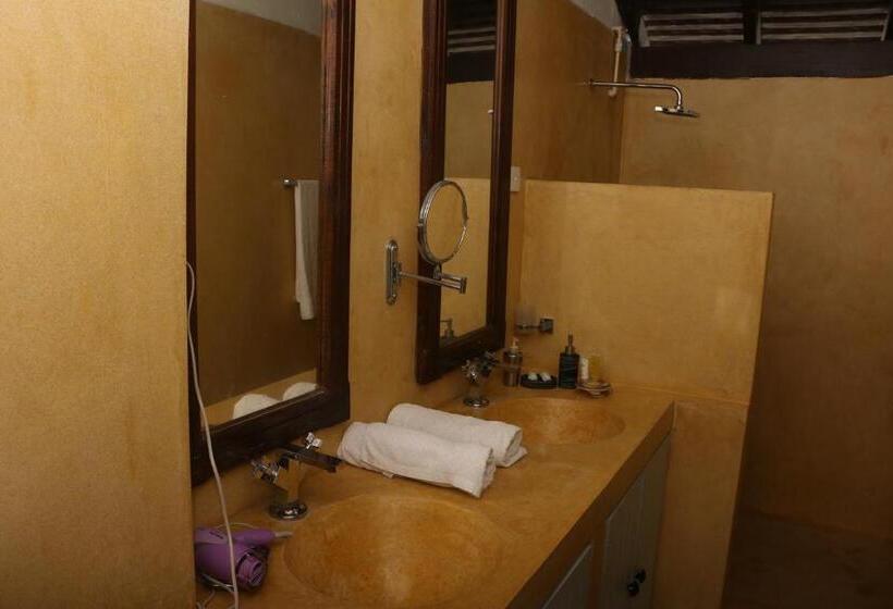 חדר סטנדרט לשלושה עם מרפסת, Khalid S Guest House