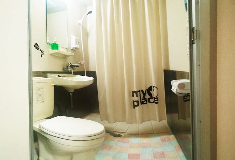 מיטה בחדר משותף, My Place