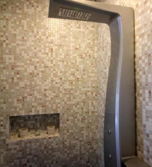 جناح جونيور, B&b La Sosta Degli Artisti