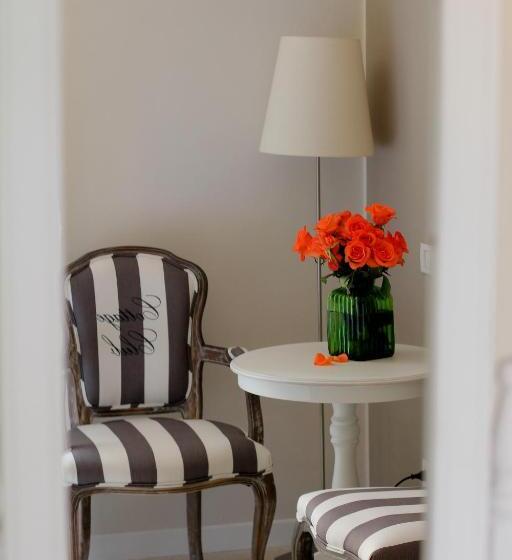 جناح جونيور, B&b La Sosta Degli Artisti