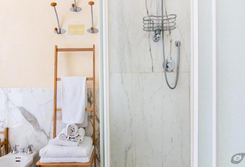 غرفة إقتصادية, B&b La Sosta Degli Artisti