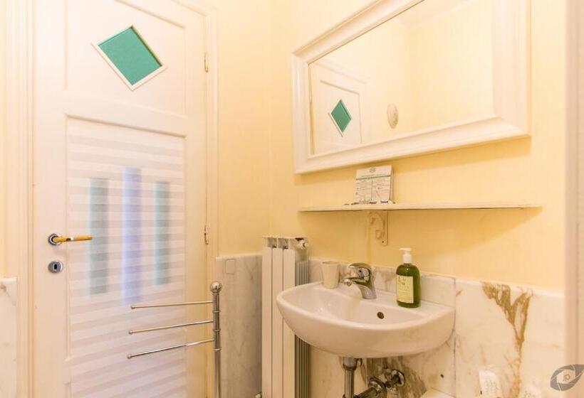 جناح جونيور, B&b La Sosta Degli Artisti