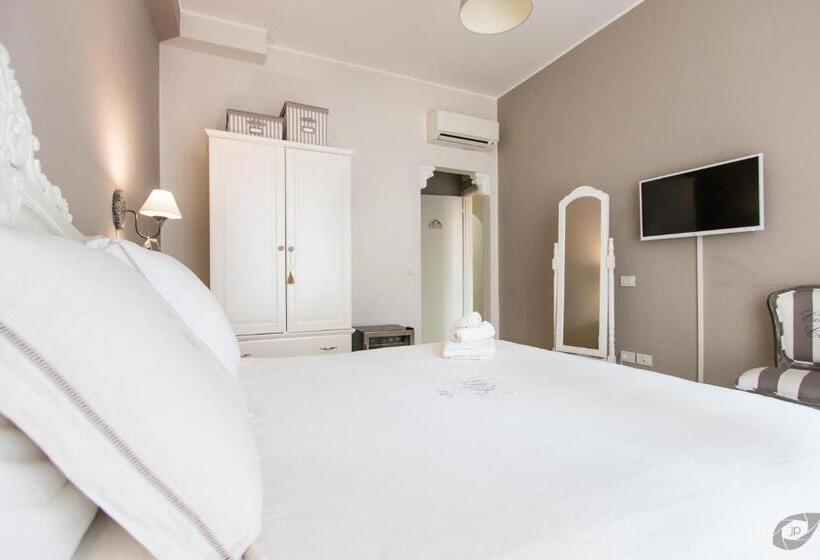 جناح جونيور, B&b La Sosta Degli Artisti