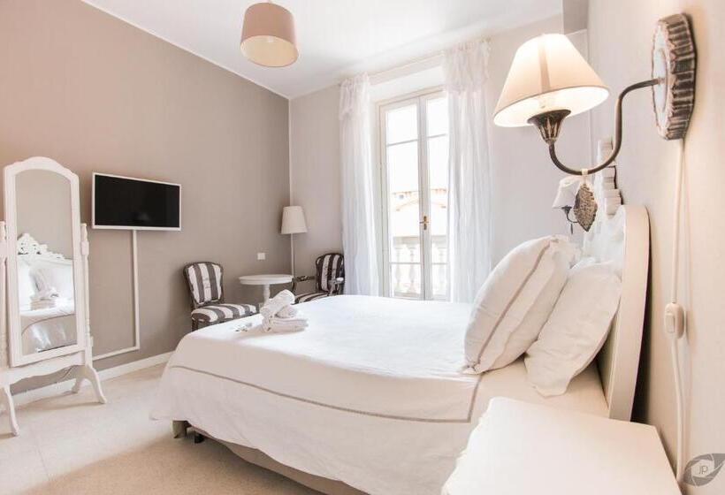 جناح جونيور, B&b La Sosta Degli Artisti