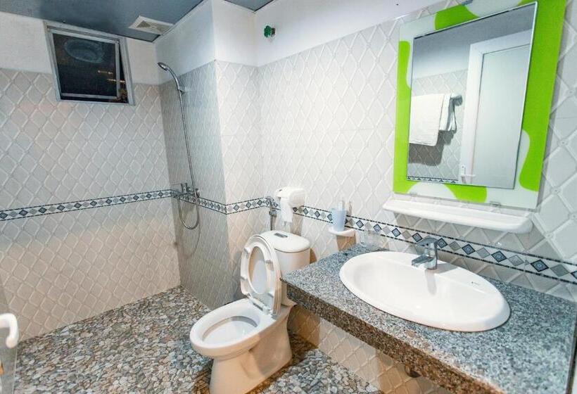 اتاق استاندارد سه تخته با بالکن, Sapa Mountain City