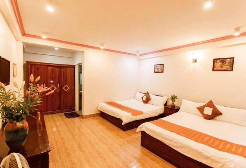 اتاق استاندارد سه تخته با بالکن, Sapa Mountain City