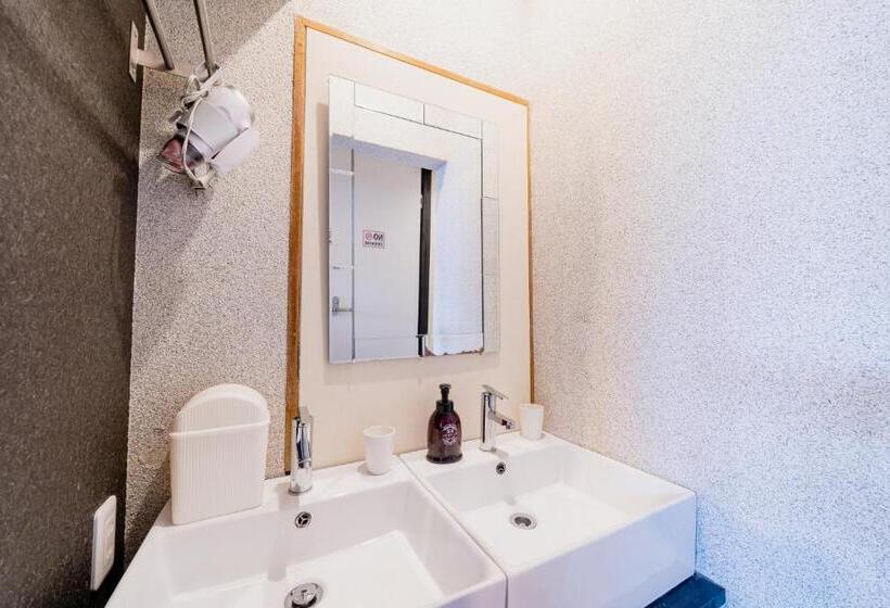 Camera Standard Bagno Condiviso, Pagoda
