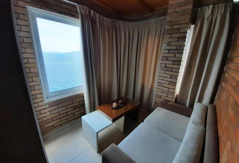 غرفة ديلوكس ثلاثية مطلة على البحر, Piccolino