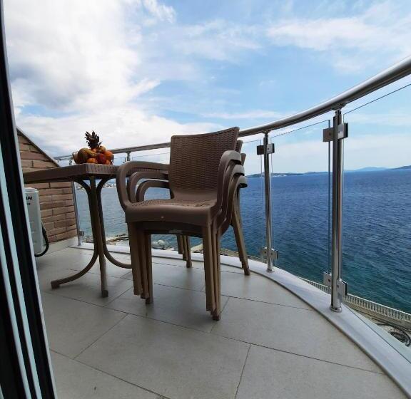 غرفة ديلوكس ثلاثية مطلة على البحر, Piccolino