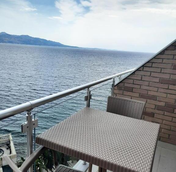 غرفة ديلوكس ثلاثية مطلة على البحر, Piccolino