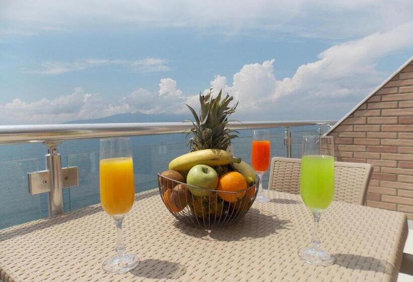 غرفة ديلوكس ثلاثية مطلة على البحر, Piccolino