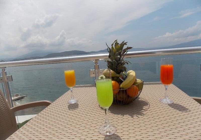 غرفة ديلوكس ثلاثية مطلة على البحر, Piccolino