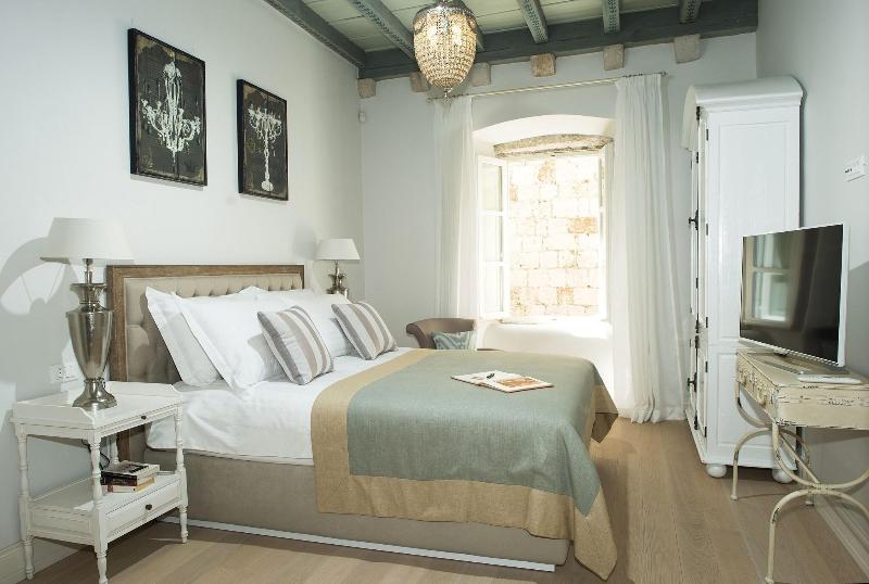 جناح ديلوكس, St. Joseph's