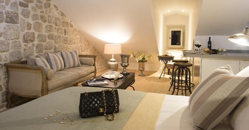 جناح ديلوكس, St. Joseph's