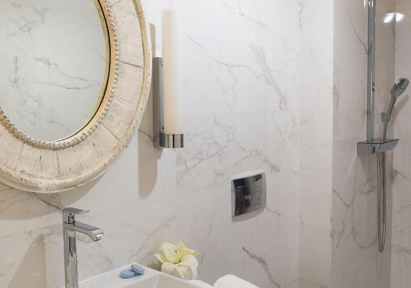 جناح ديلوكس, St. Joseph's