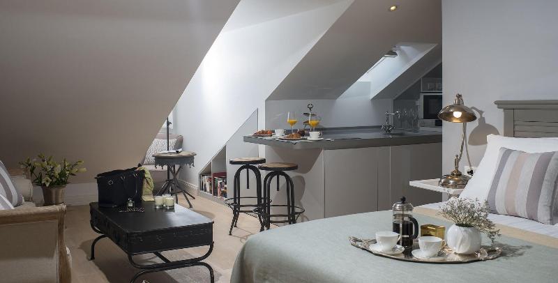 جناح ديلوكس, St. Joseph's