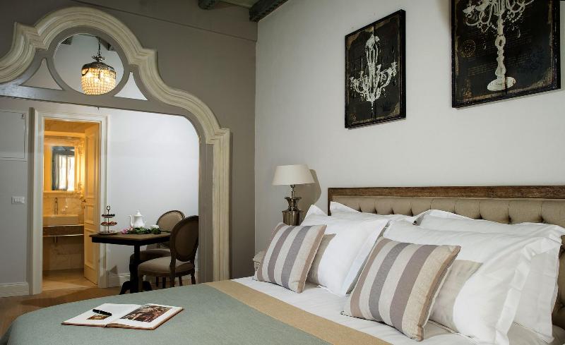 جناح ديلوكس, St. Joseph's