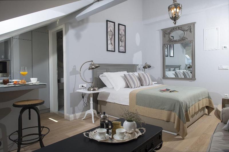 جناح ديلوكس, St. Joseph's