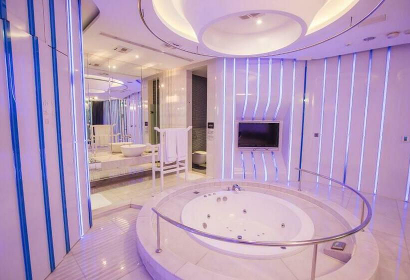 اتاق سوپریور, Motel Stars