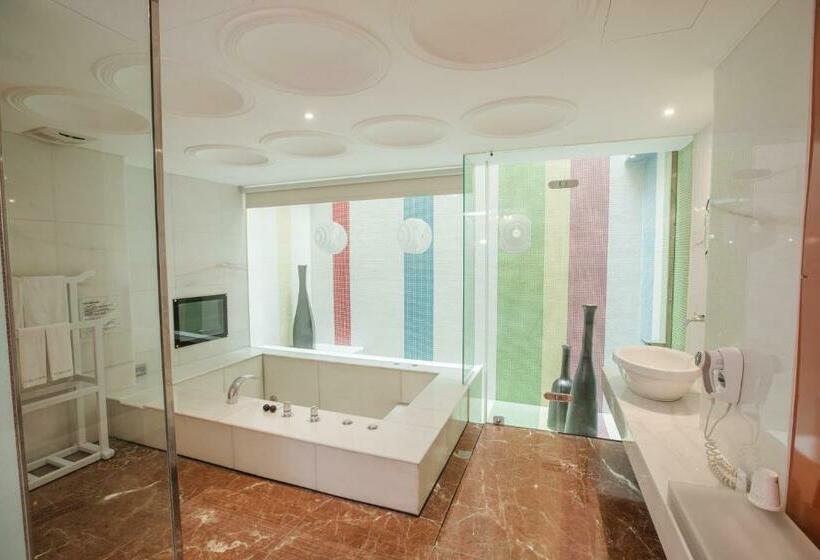 اتاق سوپریور, Motel Stars