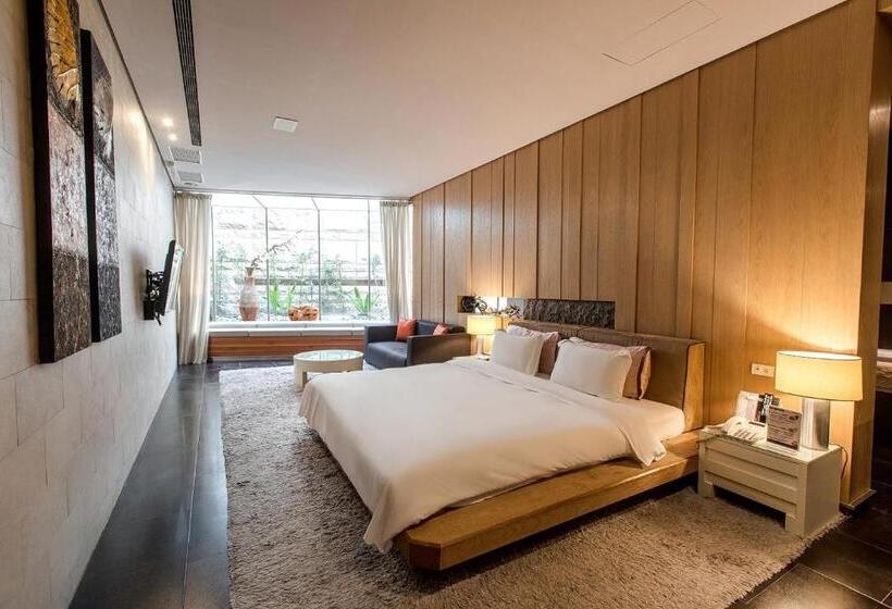 اتاق لوکس, Motel Stars