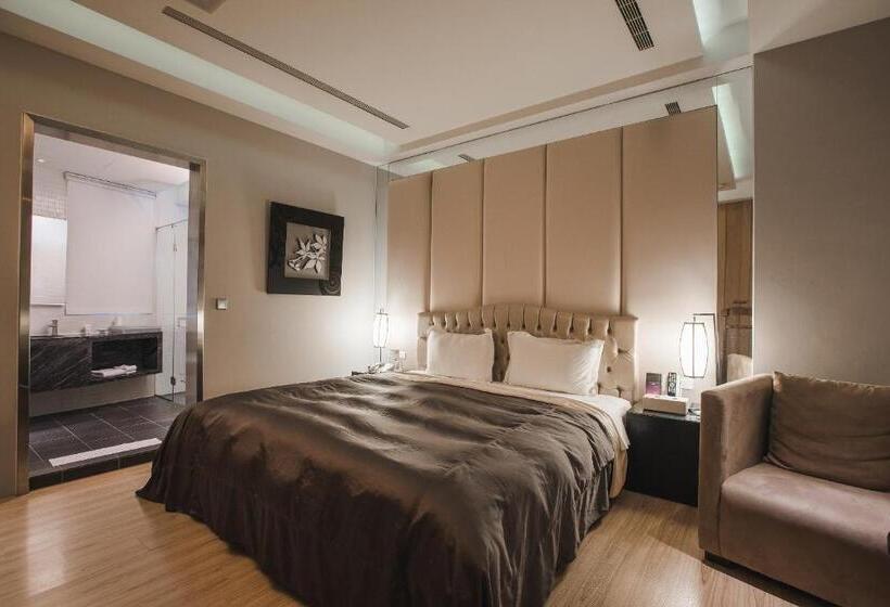 اتاق کلاس بیزنس, Motel Stars