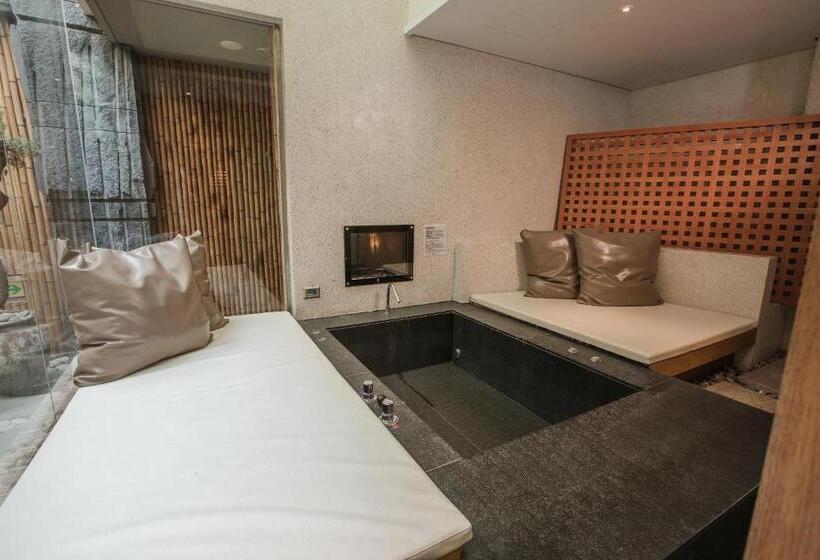 اتاق لوکس چهار تخته, Motel Stars