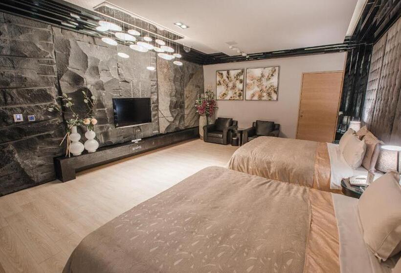 اتاق لوکس چهار تخته, Motel Stars