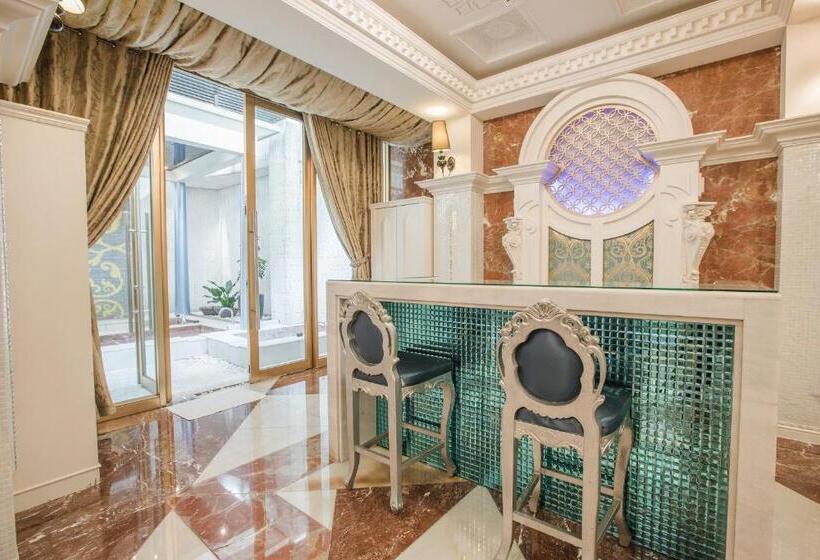 اتاق لوکس با تخت دو نفره بزرگ, Motel Stars