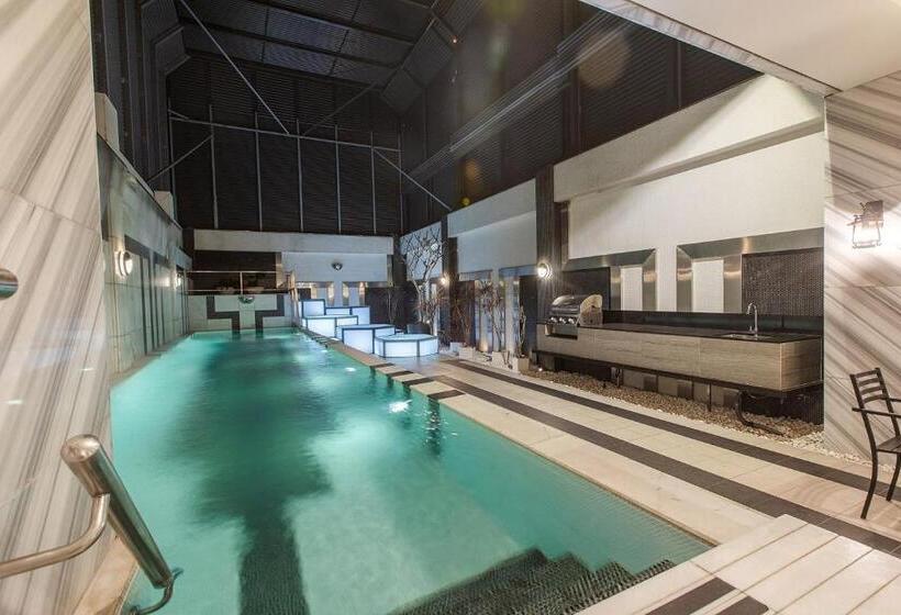 اتاق استاندارد با چشم‌انداز استخر, Motel Stars