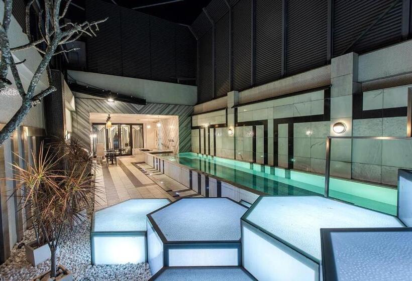 اتاق استاندارد با چشم‌انداز استخر, Motel Stars