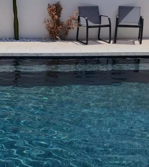インサイドのスタンダードスタジオ, Ts Residence
