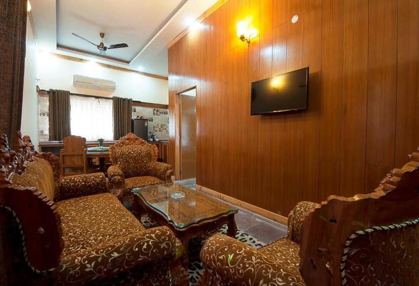 סוויטת ג'וניור, Tuskar S Riverside Resort