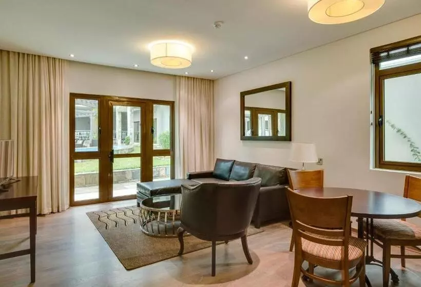 سوئیت اجرایی با تخت کینگ, Alliance Hotel By Eagles