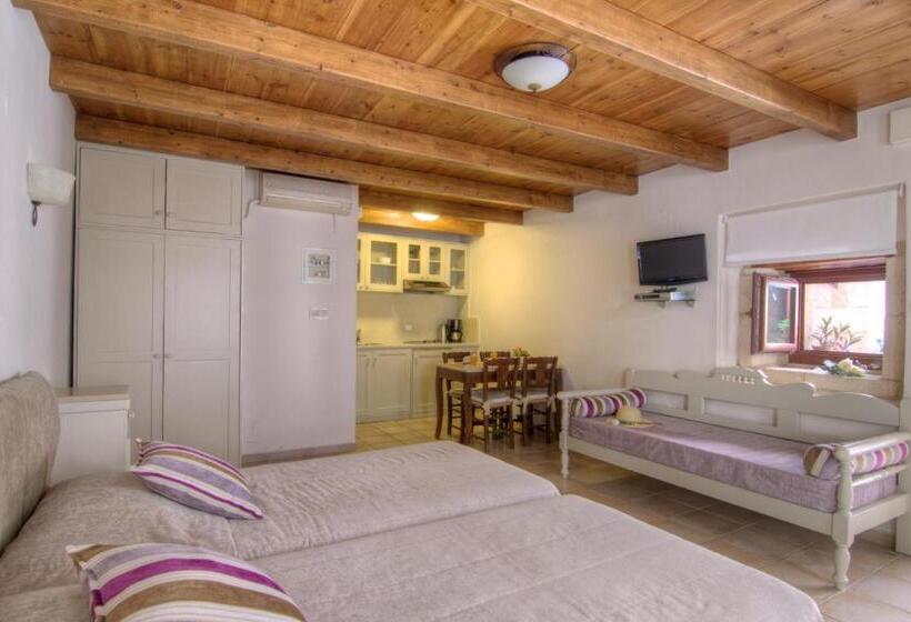 סטודיו סופריור, Casa Dei Delfini