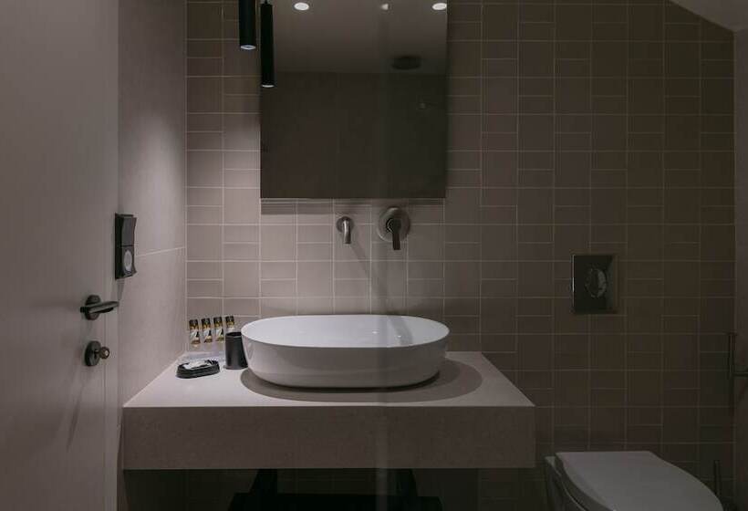 סטודיו סופריור, Casa Dei Delfini