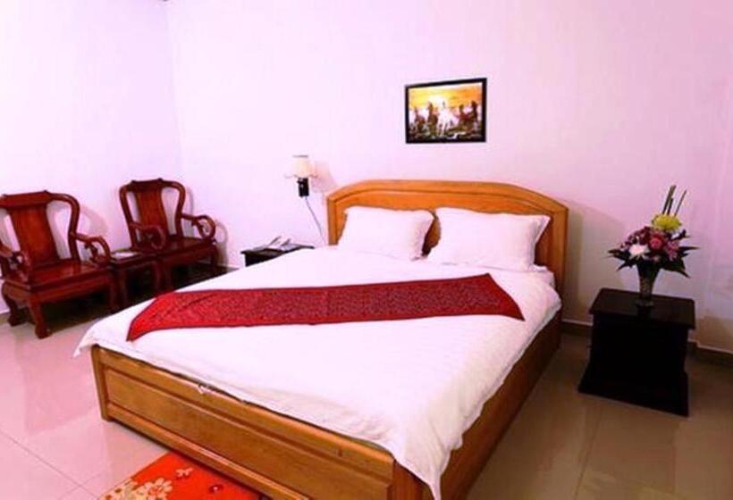 غرفة ديلوكس, Douangpraseuth