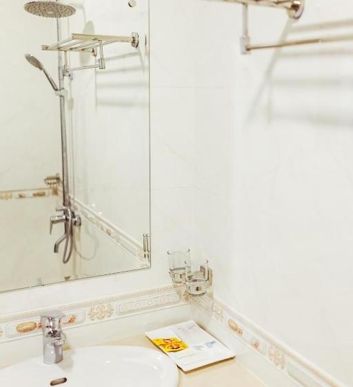 غرفة قياسية سرير كينج, Douangpraseuth