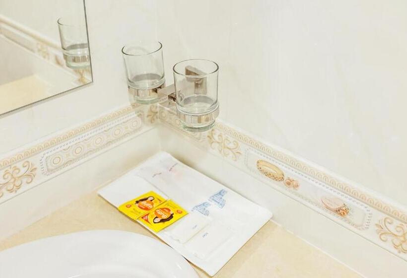 غرفة قياسية سرير كينج, Douangpraseuth