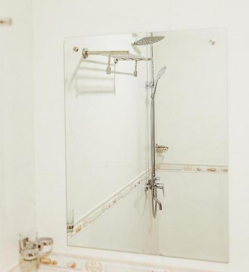 غرفة قياسية سرير كينج, Douangpraseuth